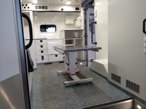 OP-Tisch in der mobilen Tierklinik